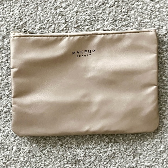 NWOT Travel Bundle. Face Bag for Makeup and Travel Bottle Kit - Picture 10 of 16